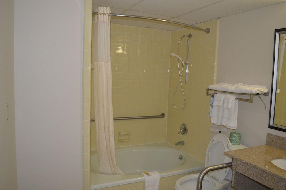 Quality Inn & Suites Fayetteville Eksteriør billede