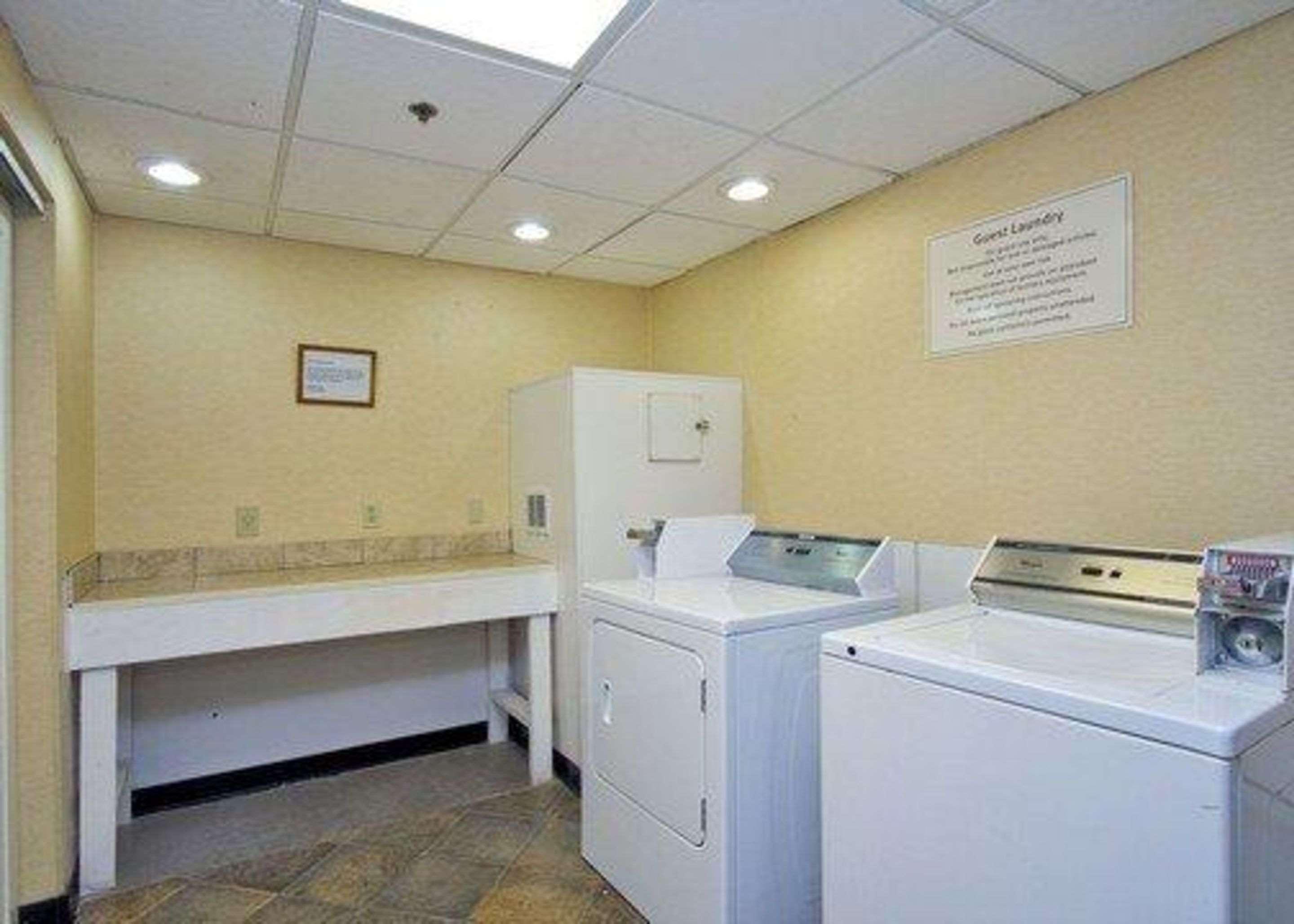Quality Inn & Suites Fayetteville Eksteriør billede