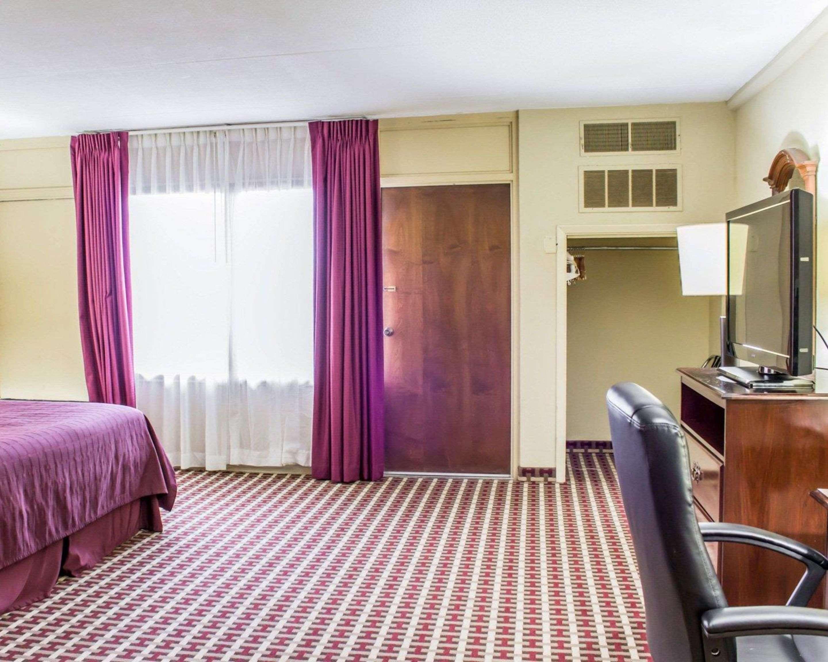 Quality Inn & Suites Fayetteville Eksteriør billede