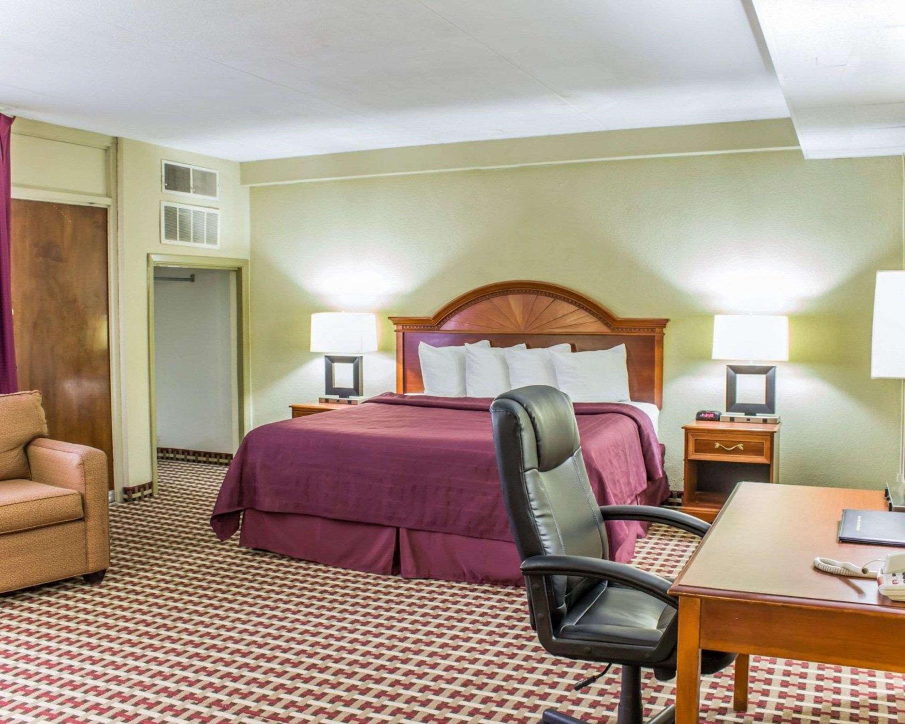 Quality Inn & Suites Fayetteville Eksteriør billede