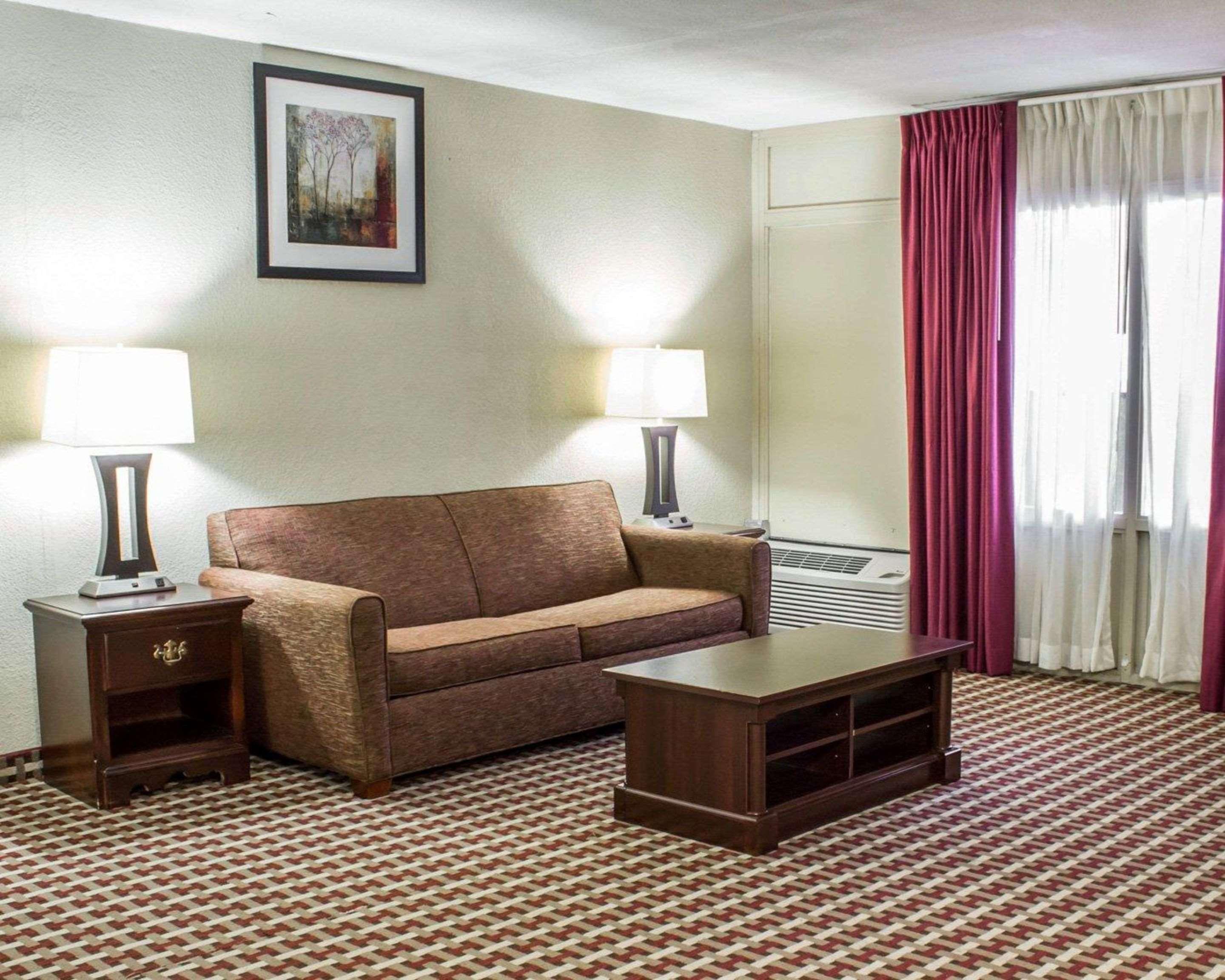 Quality Inn & Suites Fayetteville Eksteriør billede