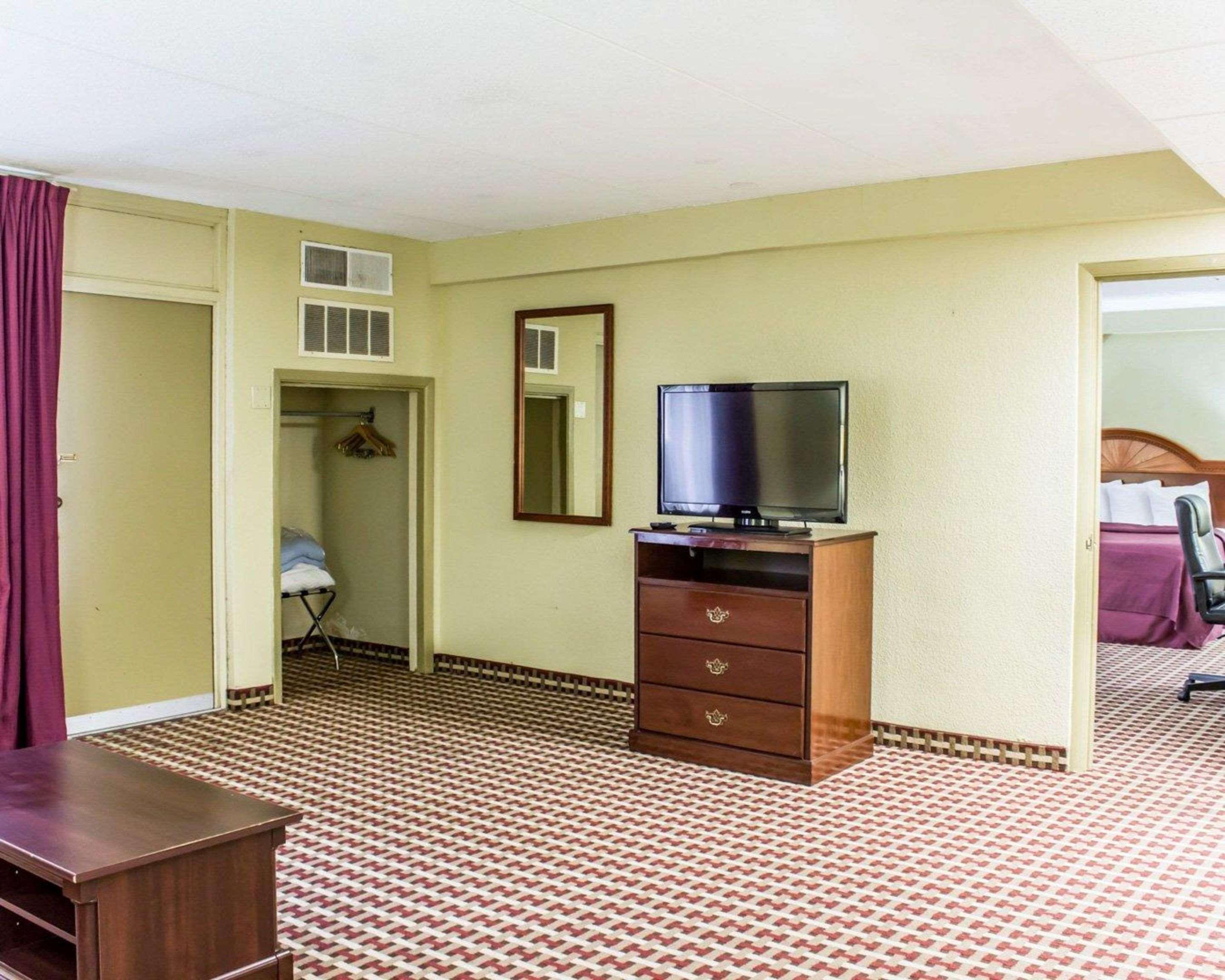 Quality Inn & Suites Fayetteville Eksteriør billede