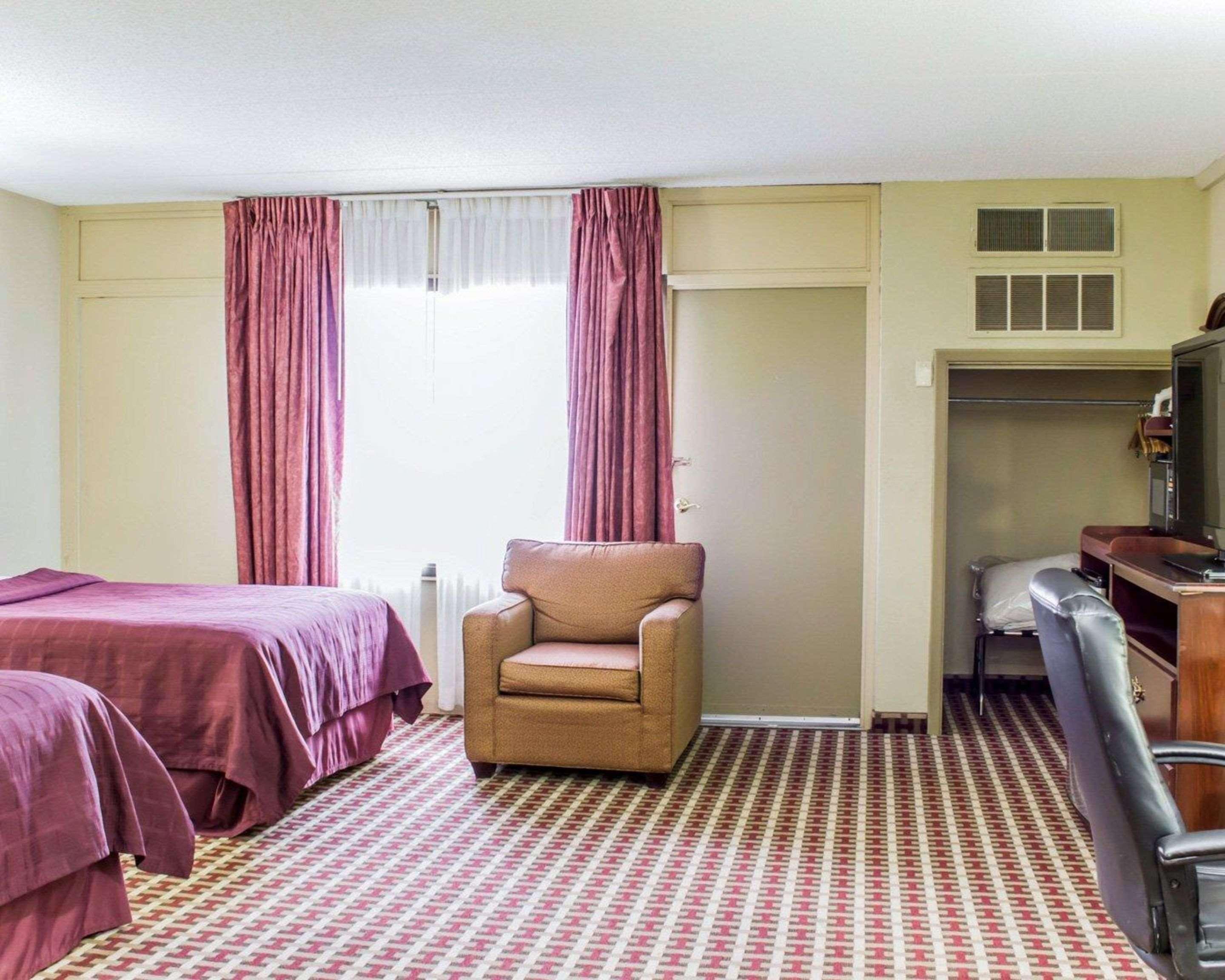 Quality Inn & Suites Fayetteville Eksteriør billede