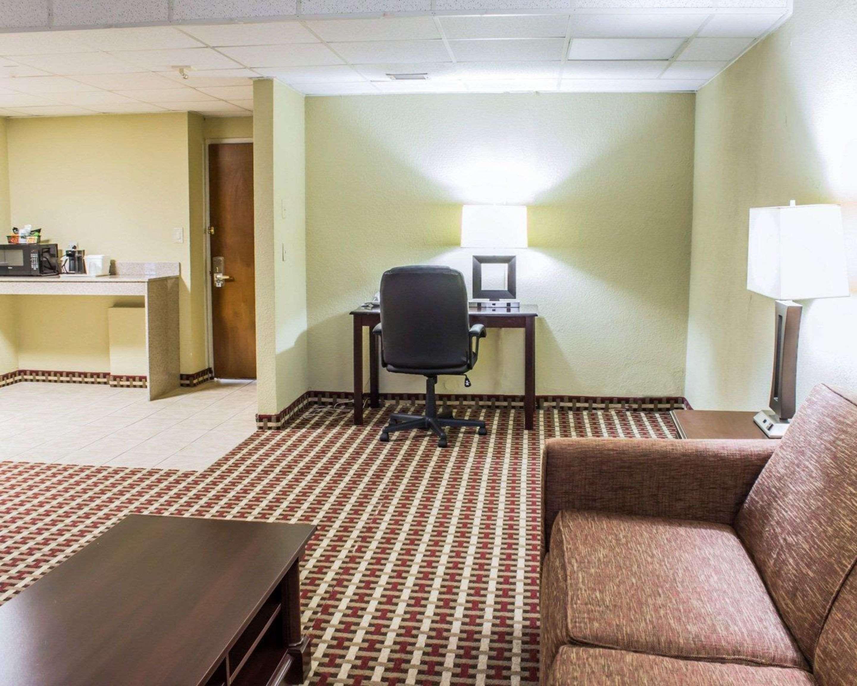 Quality Inn & Suites Fayetteville Eksteriør billede