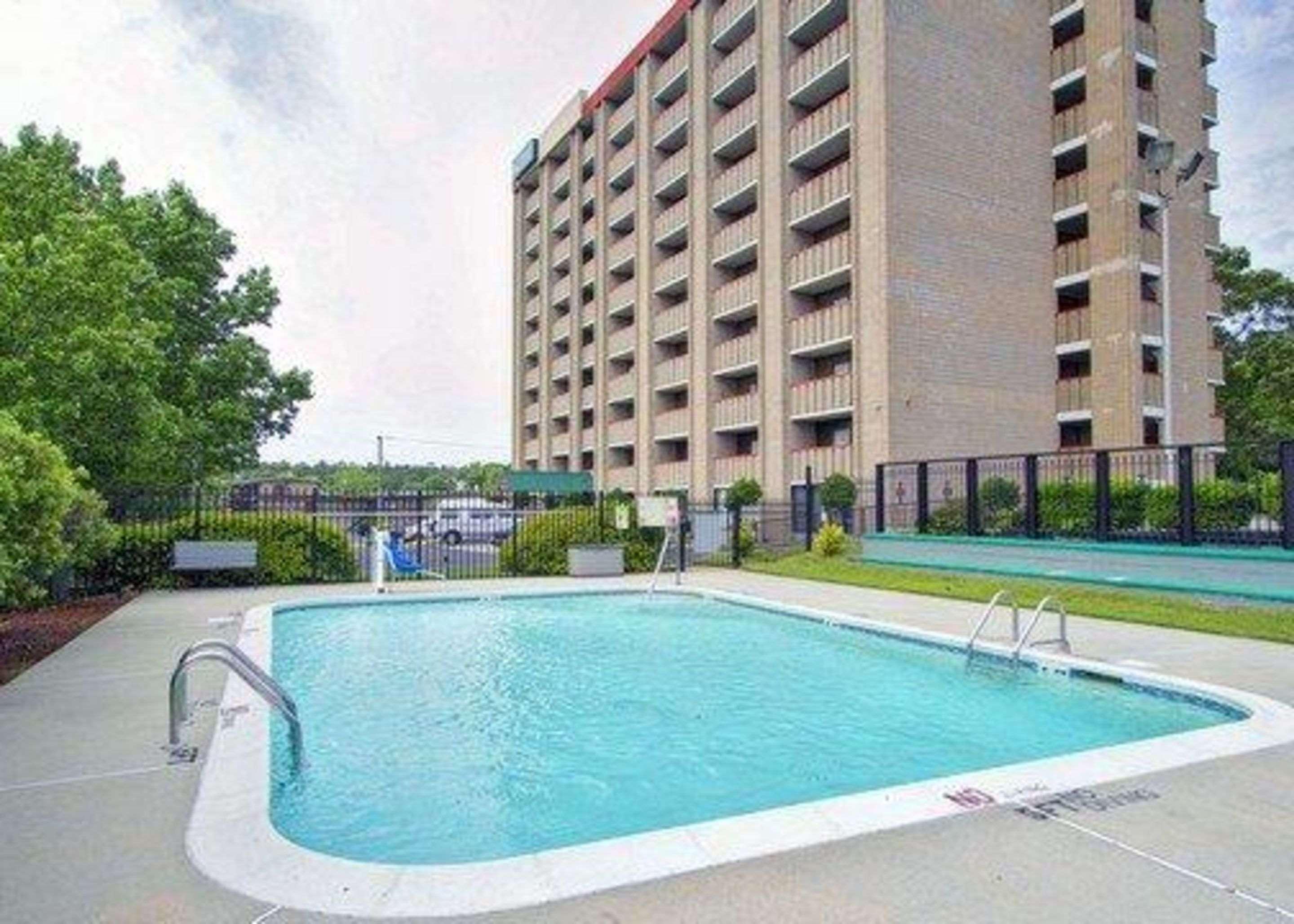Quality Inn & Suites Fayetteville Eksteriør billede