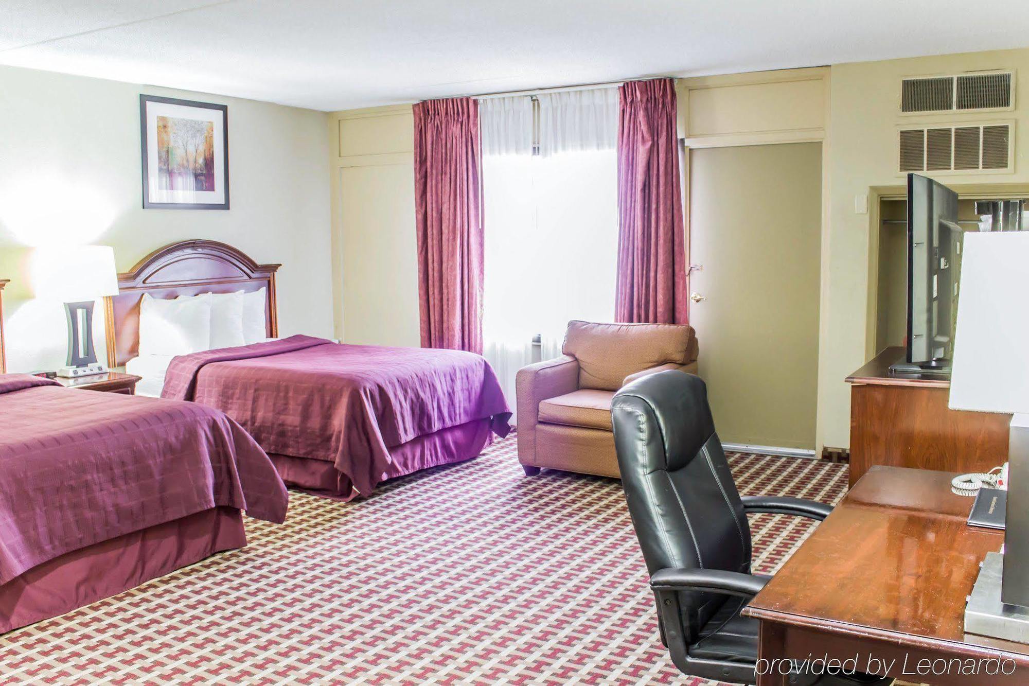 Quality Inn & Suites Fayetteville Eksteriør billede