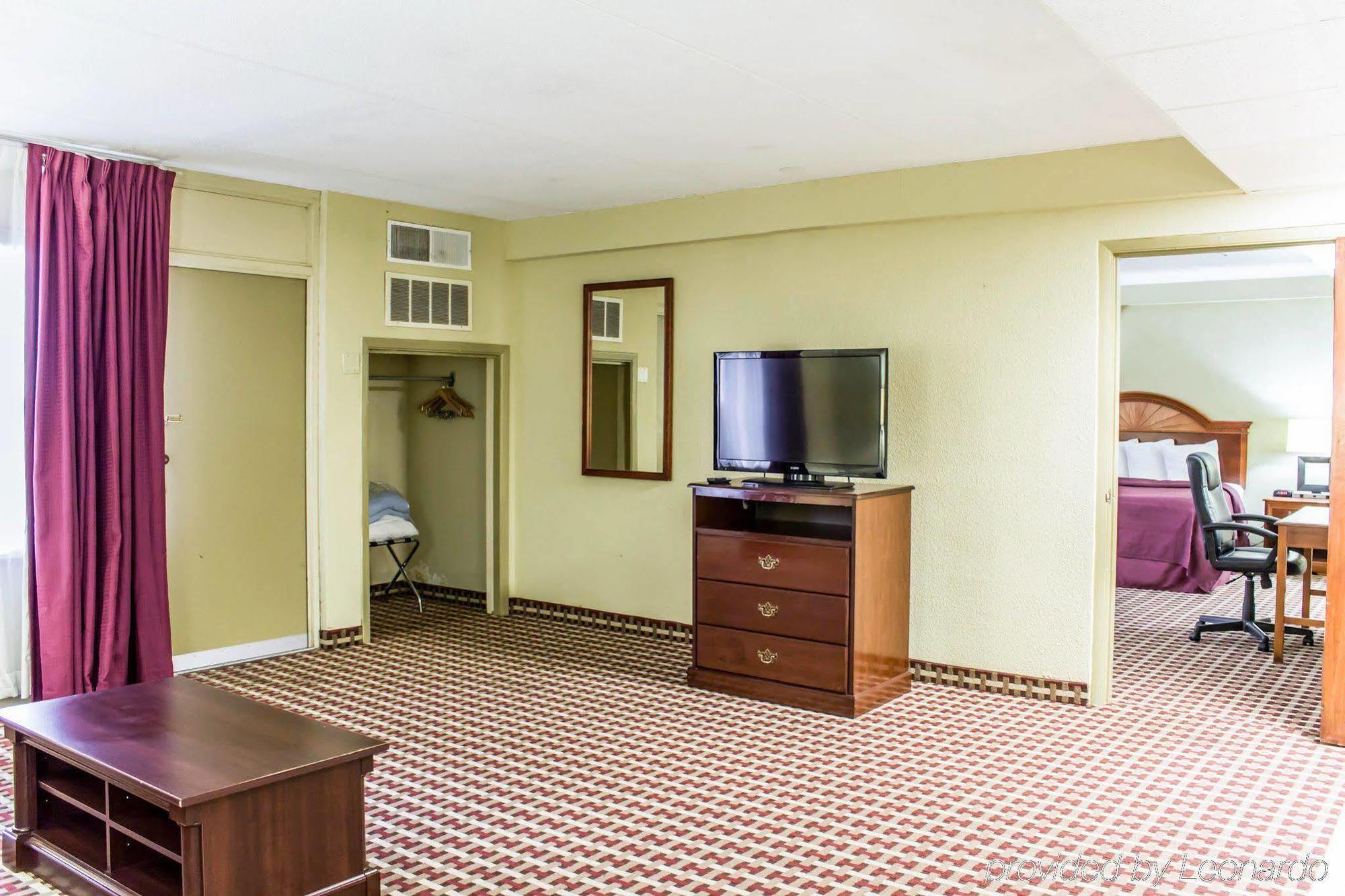 Quality Inn & Suites Fayetteville Eksteriør billede