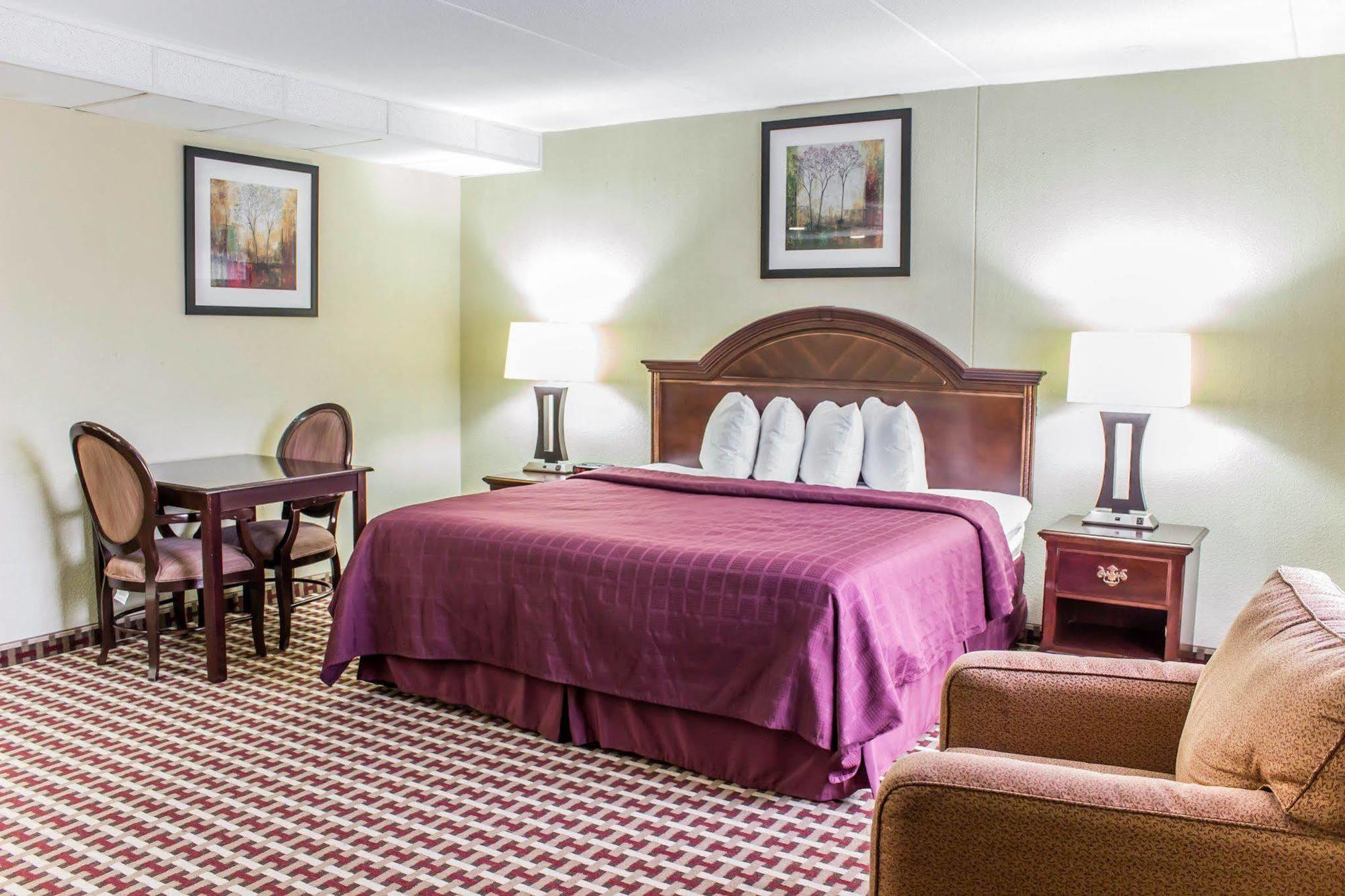 Quality Inn & Suites Fayetteville Eksteriør billede
