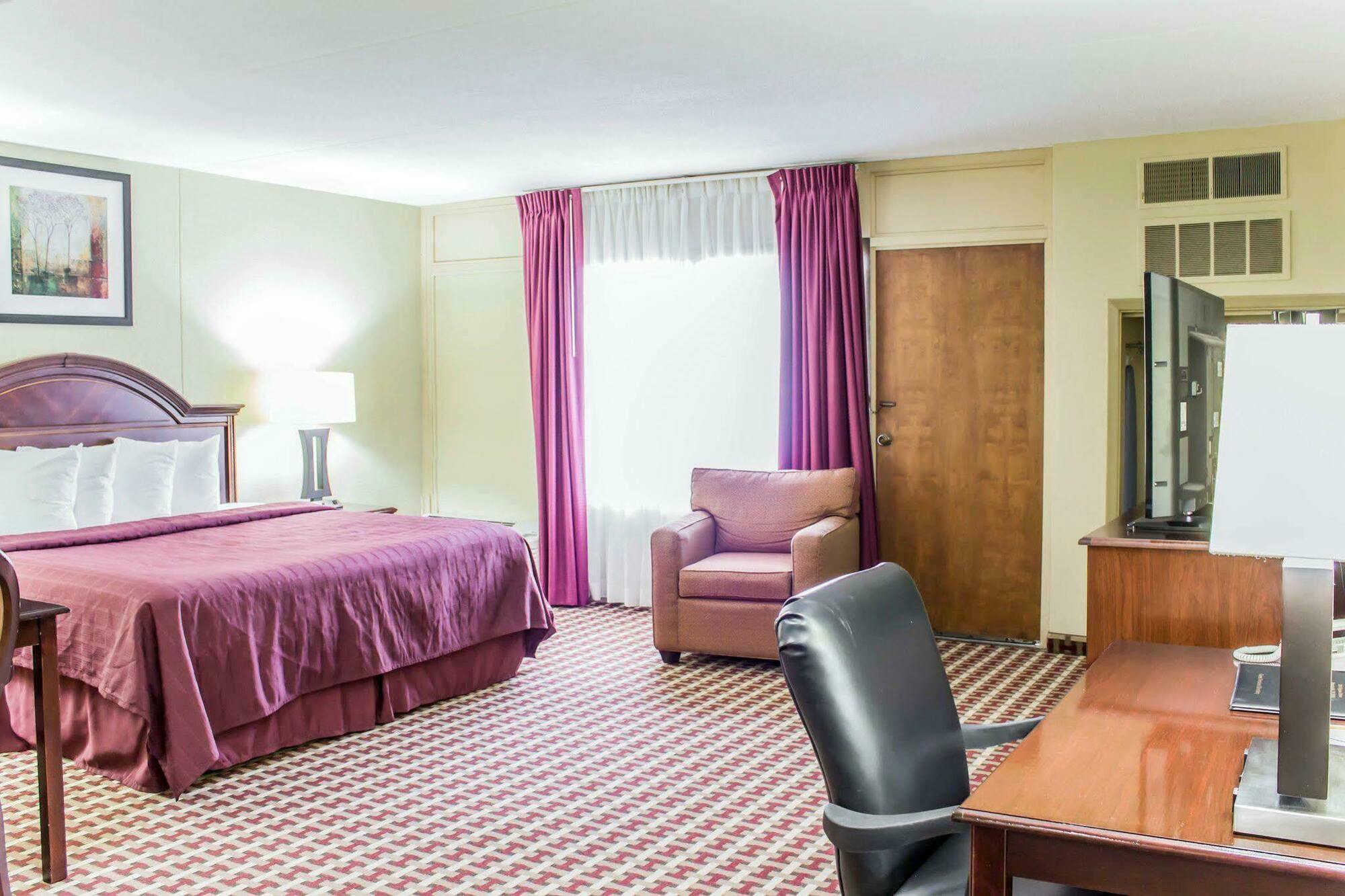 Quality Inn & Suites Fayetteville Eksteriør billede