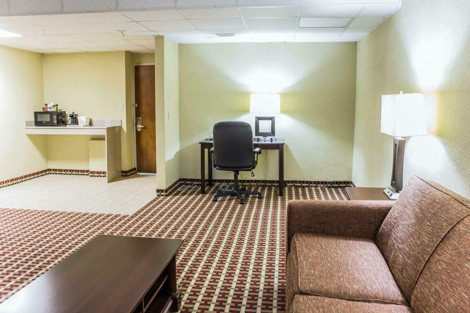 Quality Inn & Suites Fayetteville Eksteriør billede