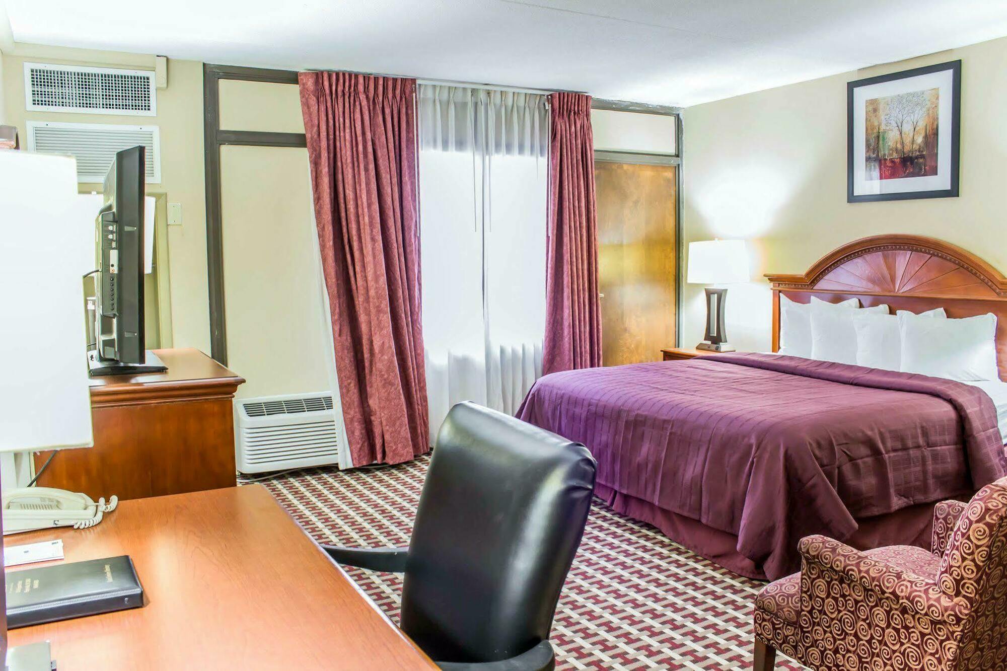 Quality Inn & Suites Fayetteville Eksteriør billede